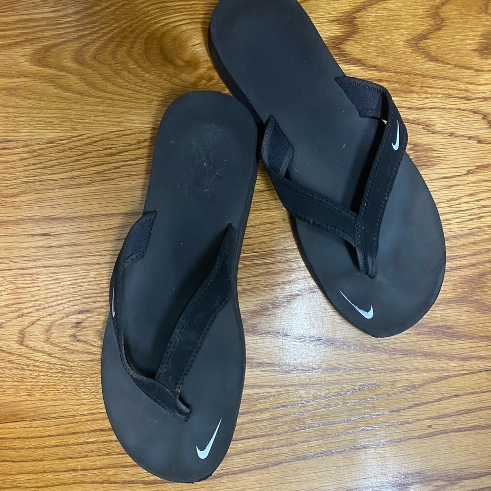 nike flip flops
